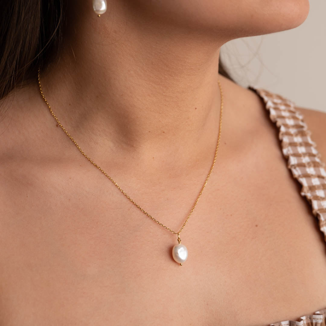 Golden Pearl Chain – Shiny Pearl Pendant