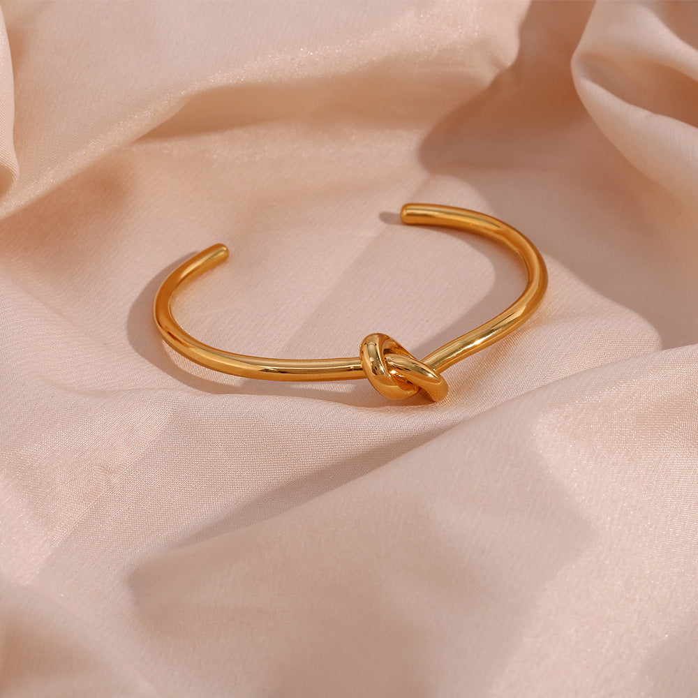 Louisa - Gold Knot Bracelet
