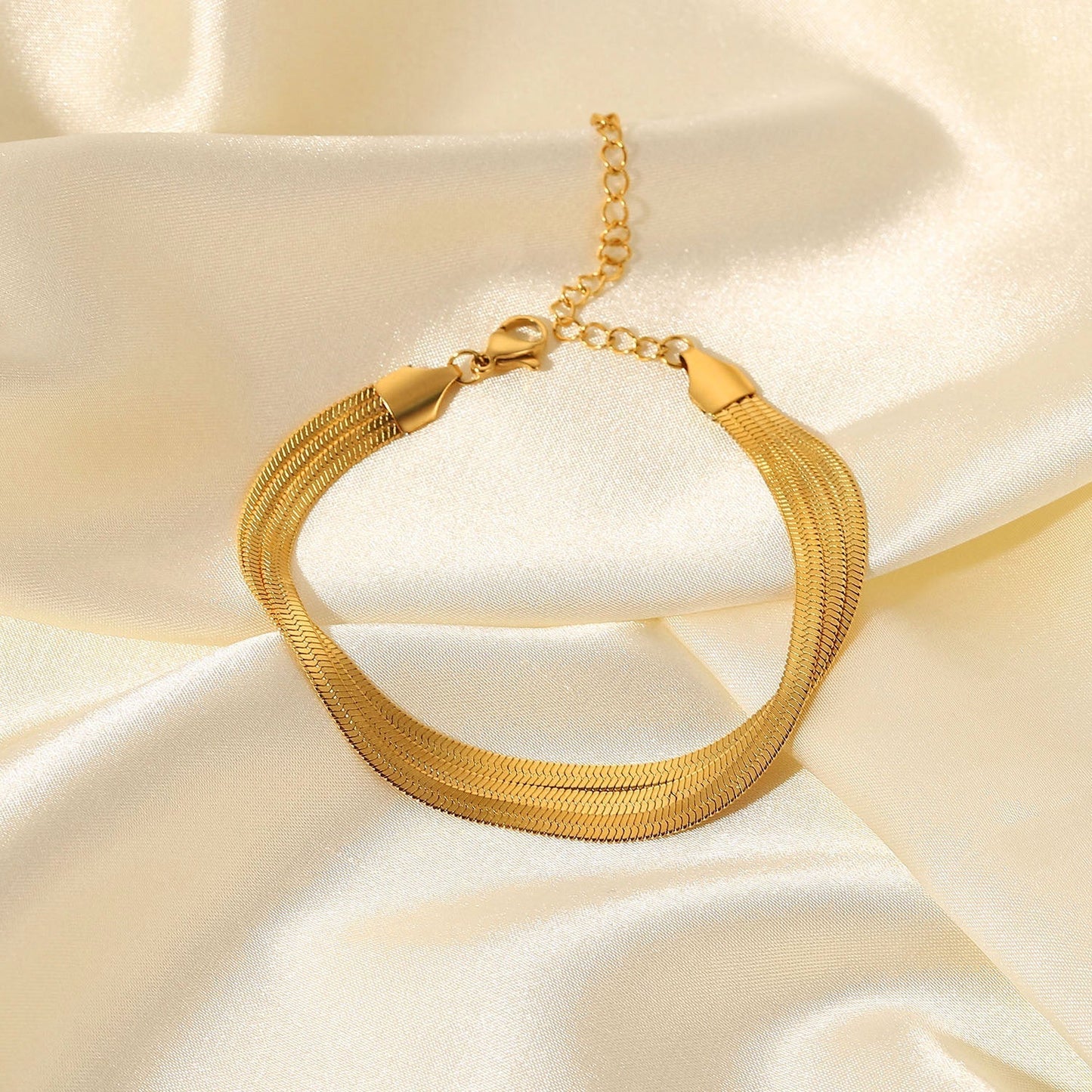 Abela - 3-Layer Herringbone Bracelet