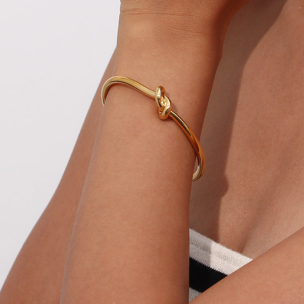 Louisa - Gold Knot Bracelet