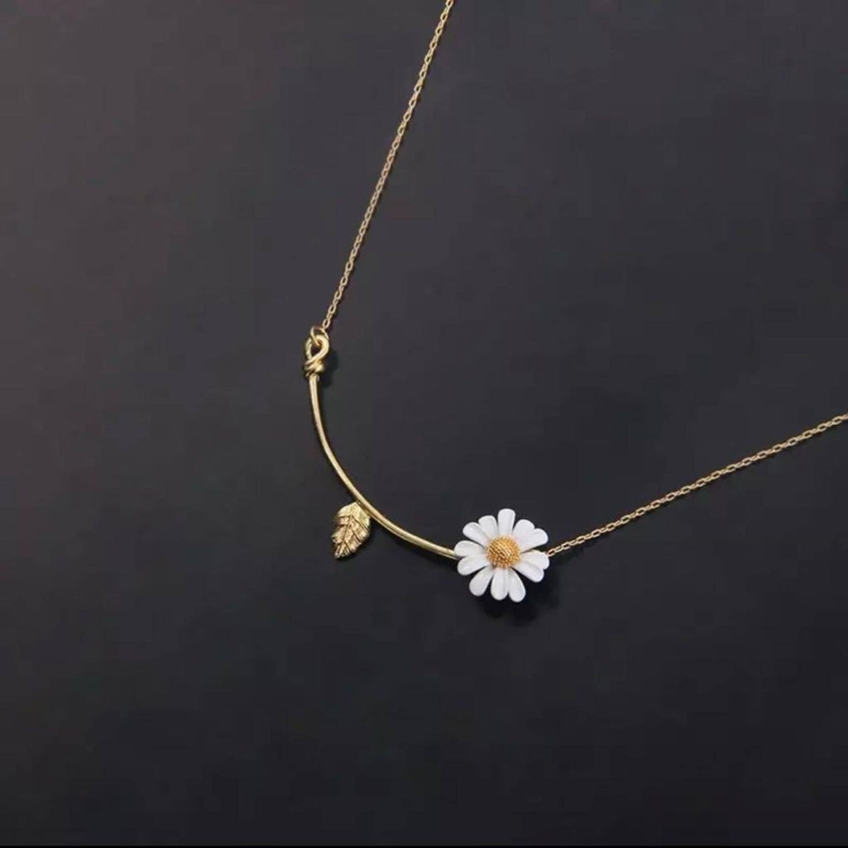 Azadeh - Daisy and Leaf Necklace