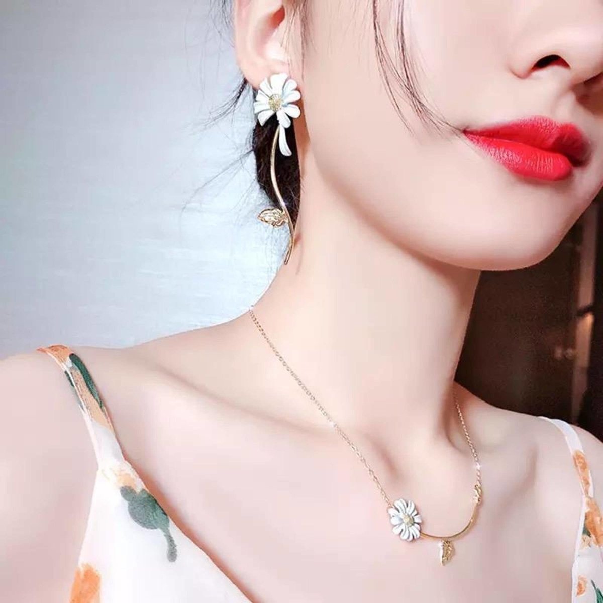 Azadeh - Daisy and Leaf Necklace
