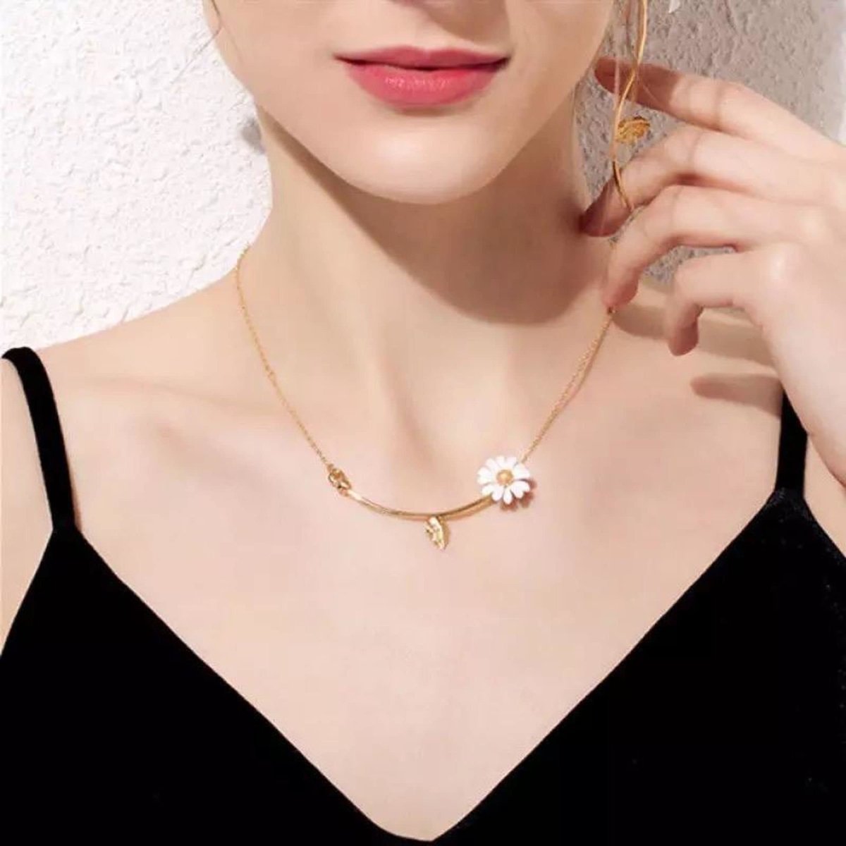 Azadeh - Daisy and Leaf Necklace