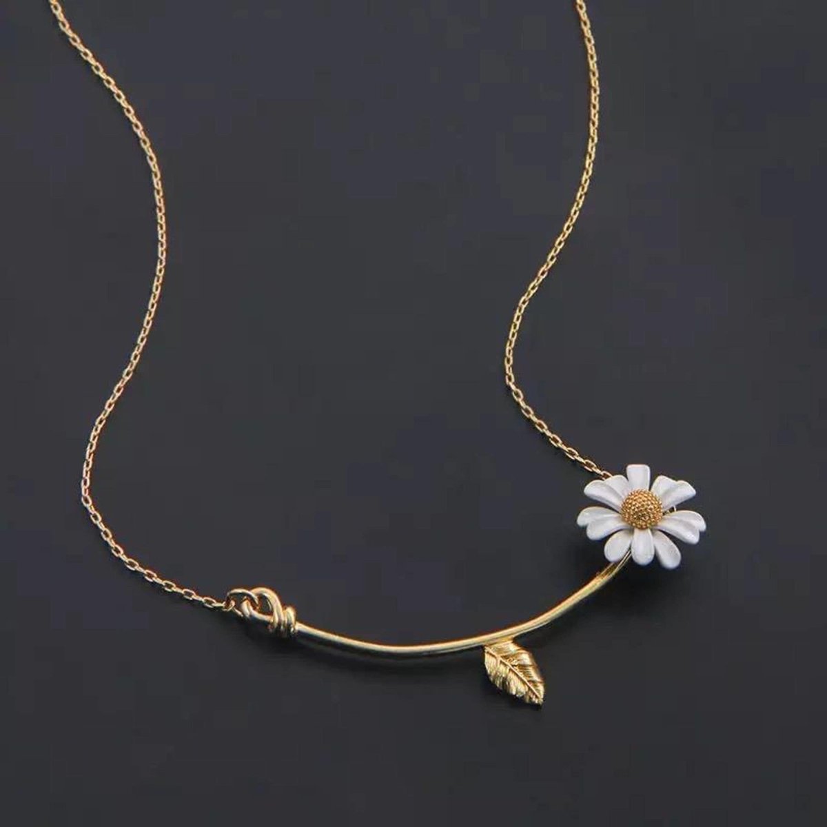 Azadeh - Daisy and Leaf Necklace
