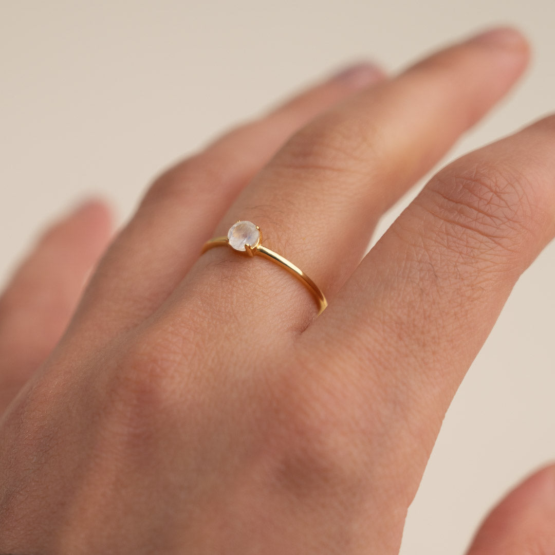 Heba - Gold Ring with Moonstone