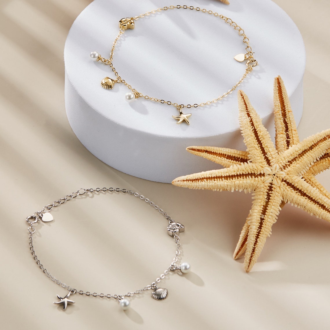Bracelet with shell and starfish charm