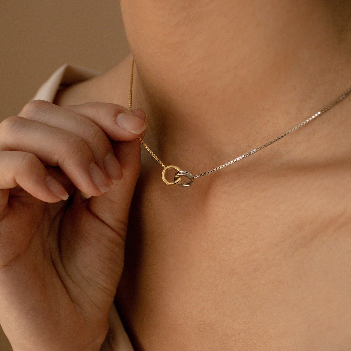 Eternal Circle Necklace – Interlinked Circles Necklace