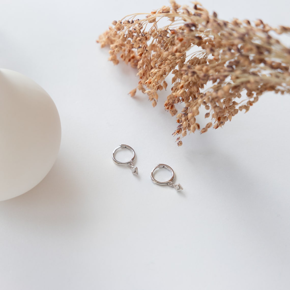 Hanging Earrings - Delicate Earrings with Diamonds
