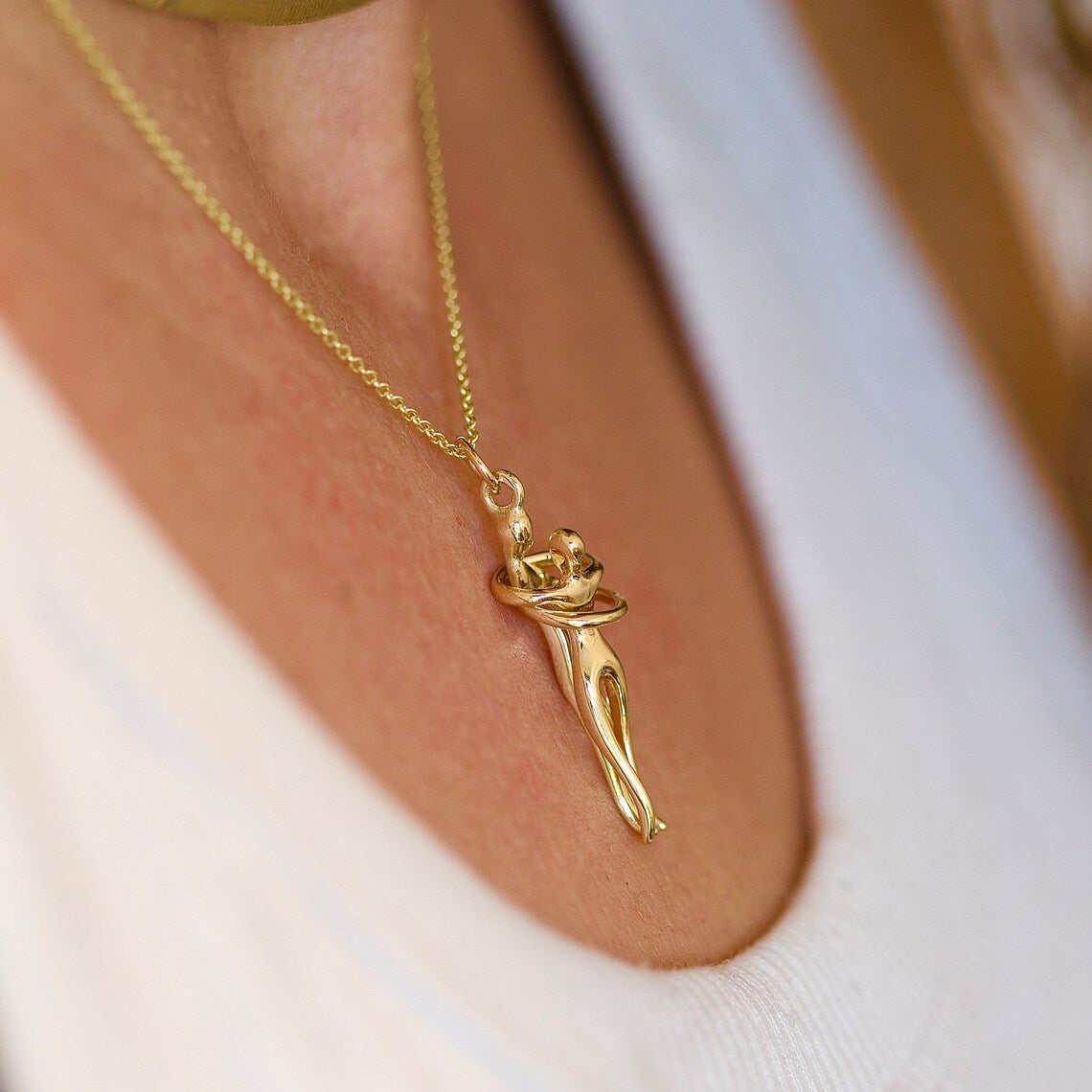 Love Hug Pendant - Couple Hug Necklace
