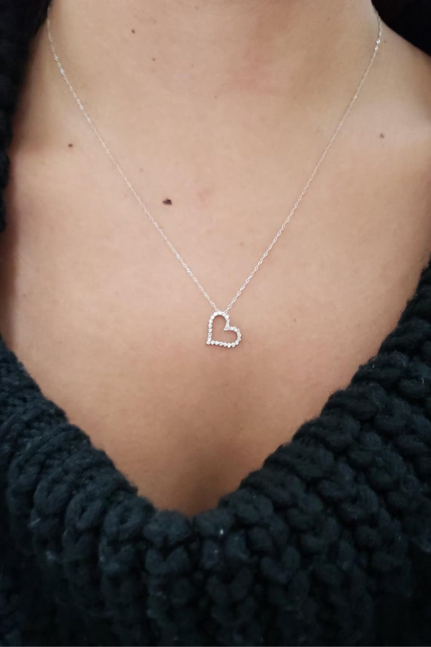 Silver Necklace with Open Heart – Elegant & Timeless