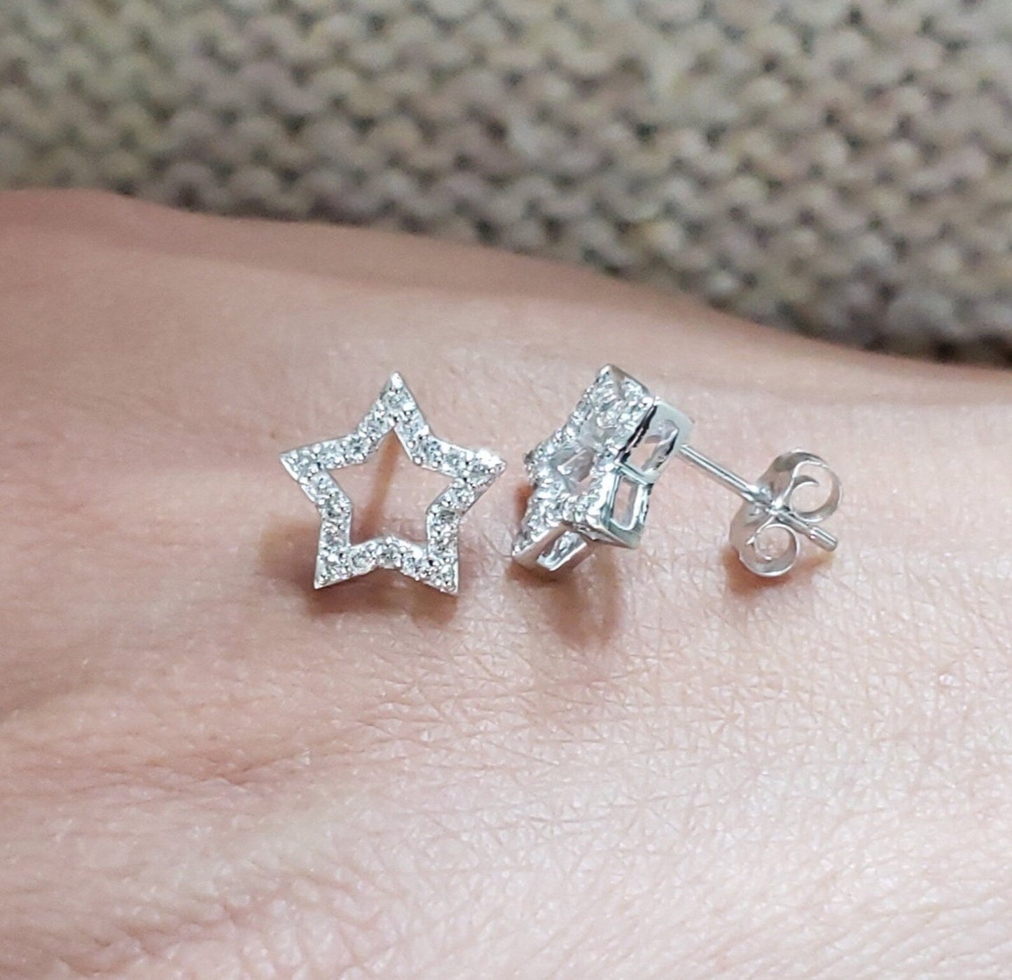 Open Star Stud Earrings – Chic & Timeless