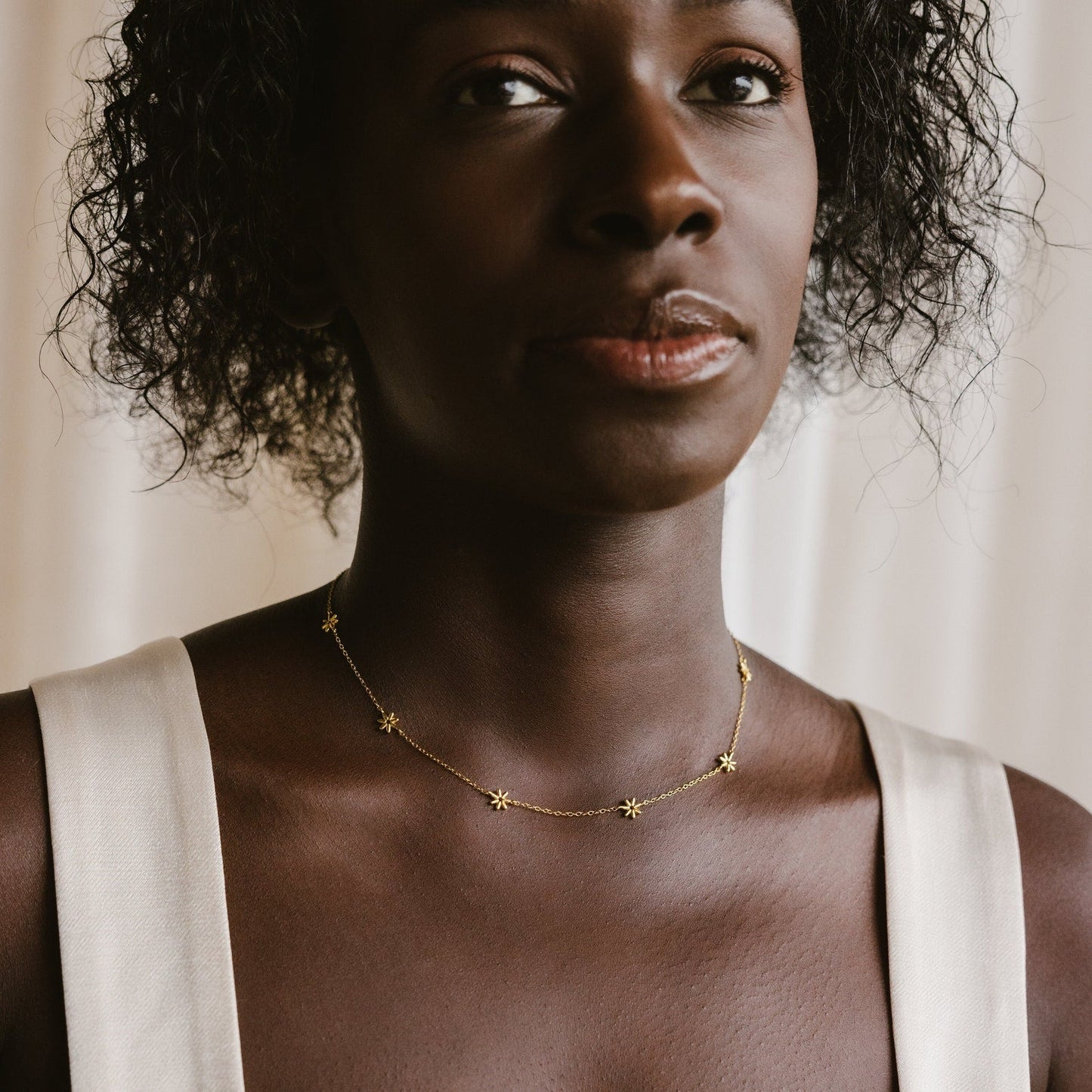 Flower Child Necklace - Daisy Pearl Chain