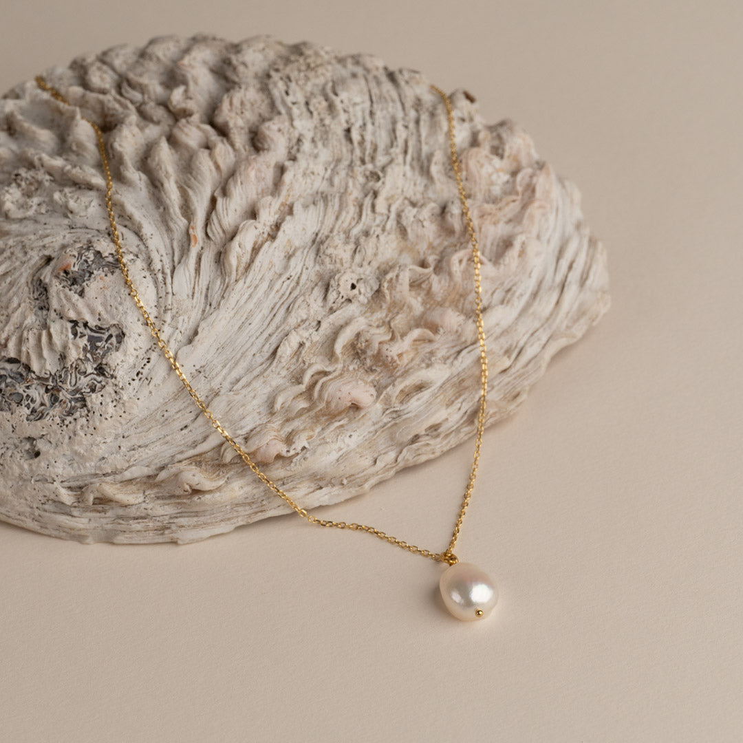 Golden Pearl Chain – Shiny Pearl Pendant