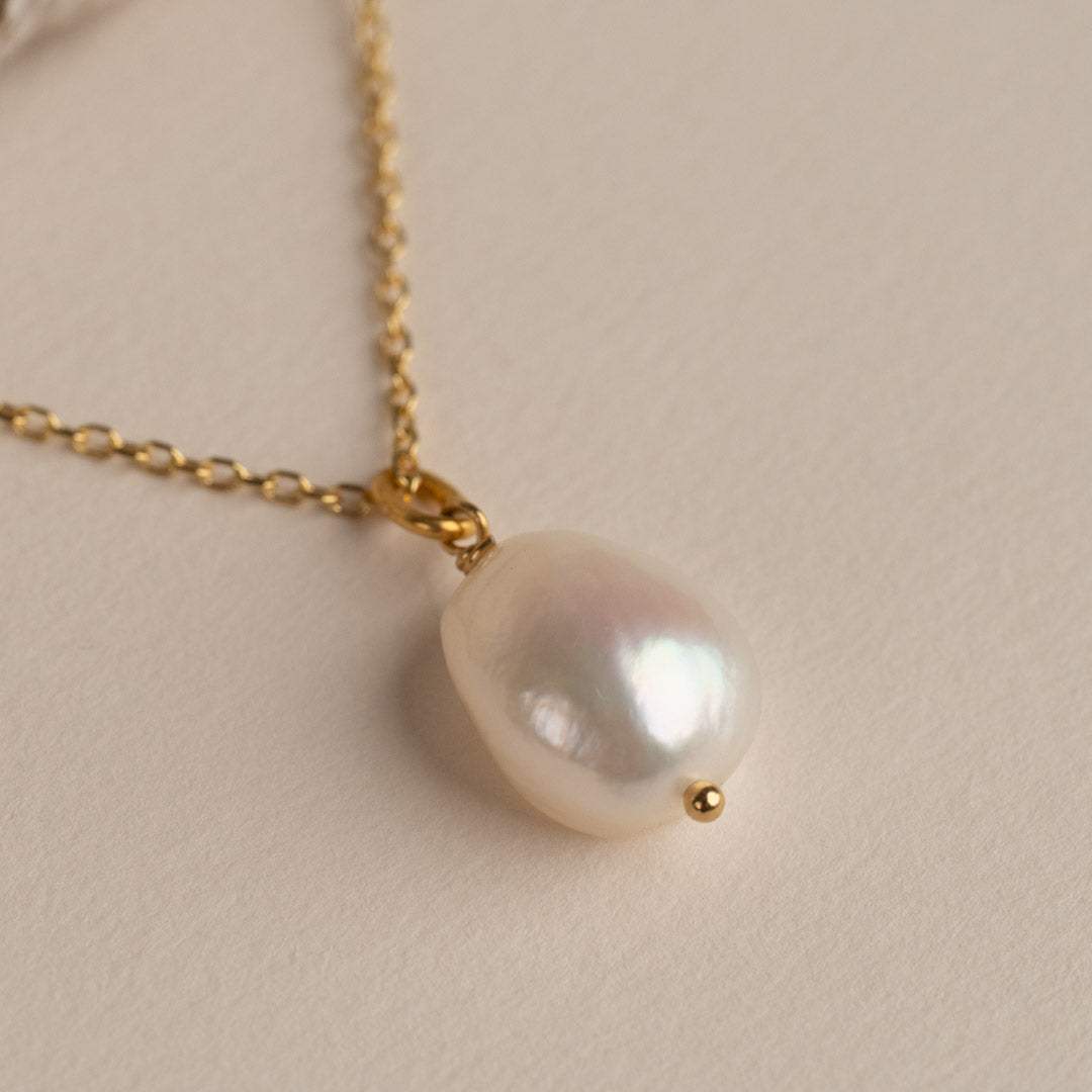Golden Pearl Chain – Shiny Pearl Pendant
