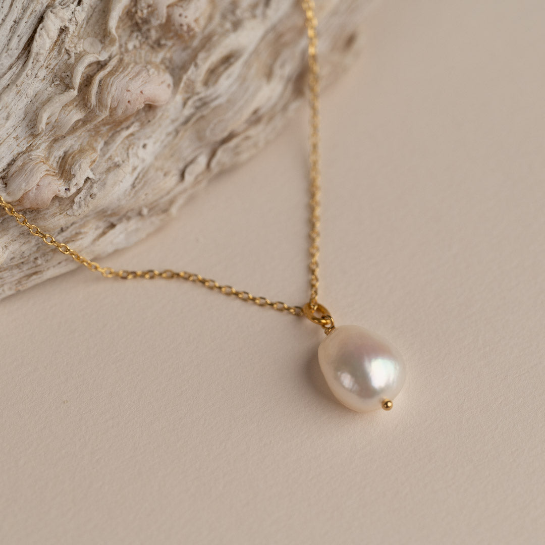 Golden Pearl Chain – Shiny Pearl Pendant