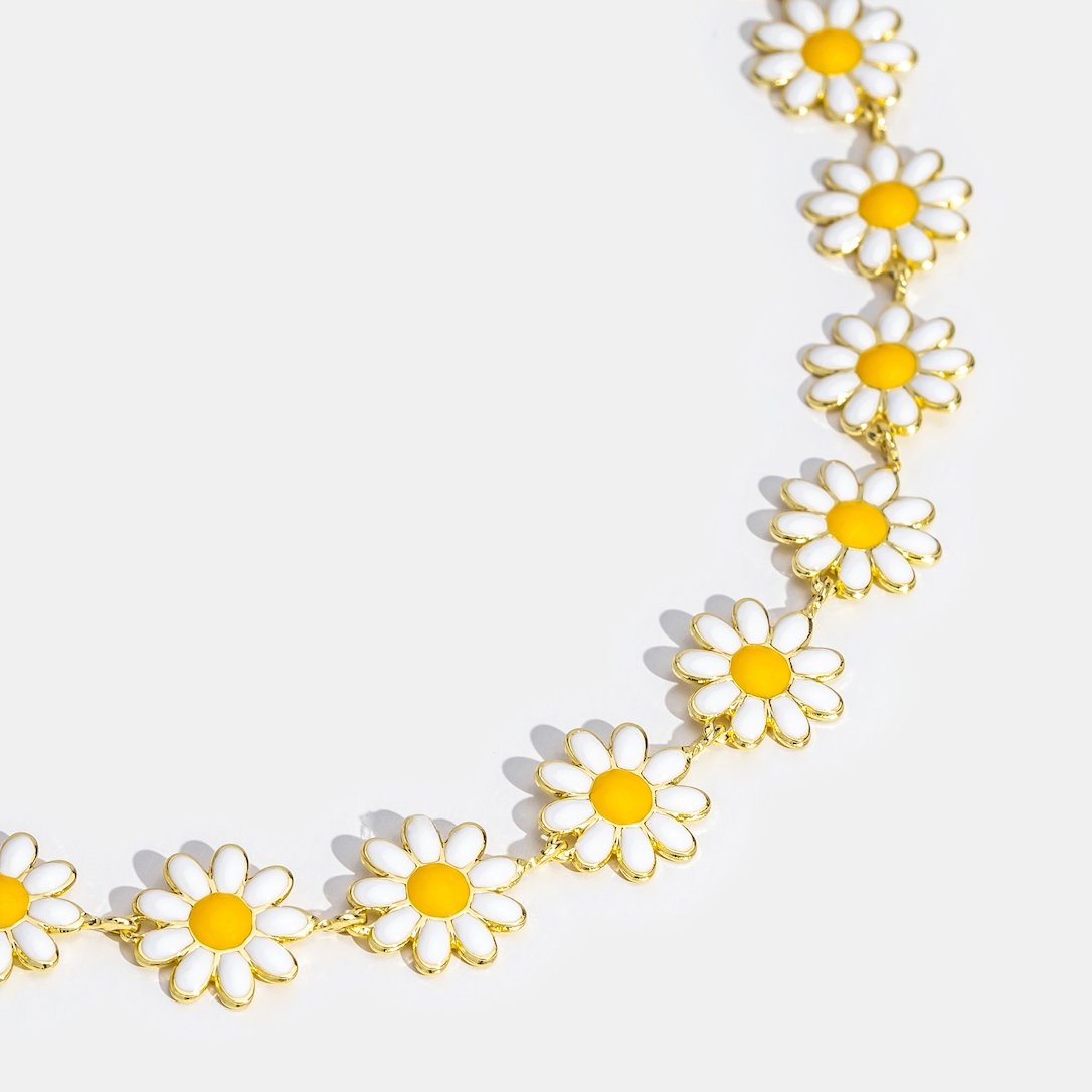 Lilith – White Daisy Necklace