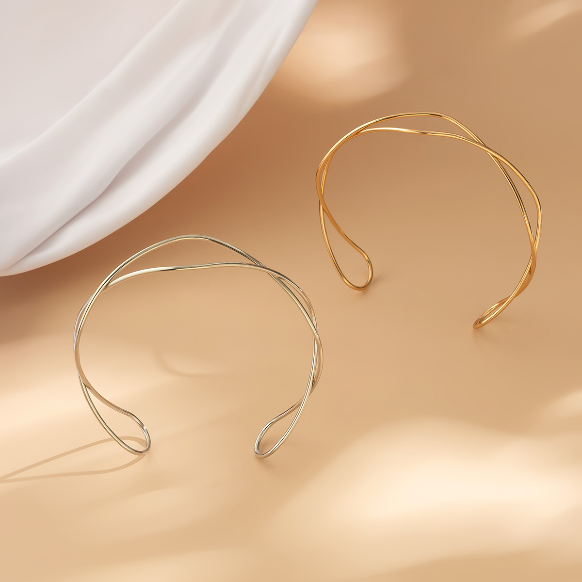 Twisted Wire Necklace – Modern Choker with a Twist