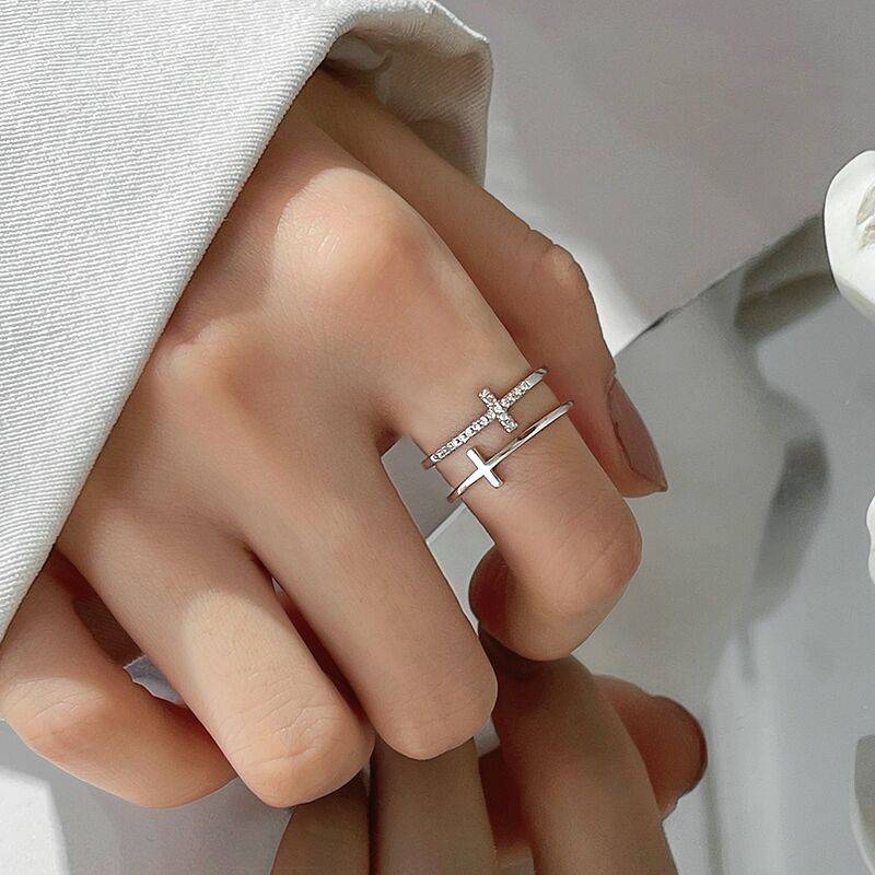 Double Bar - Delicate crisscross ring