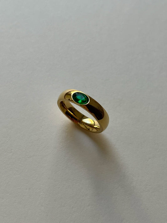 Gold Ring with Embedded Emerald Gemstone