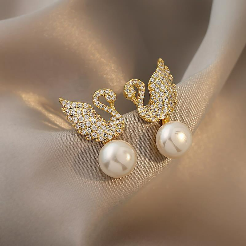Swan Earrings - Pearl Earrings with Swan