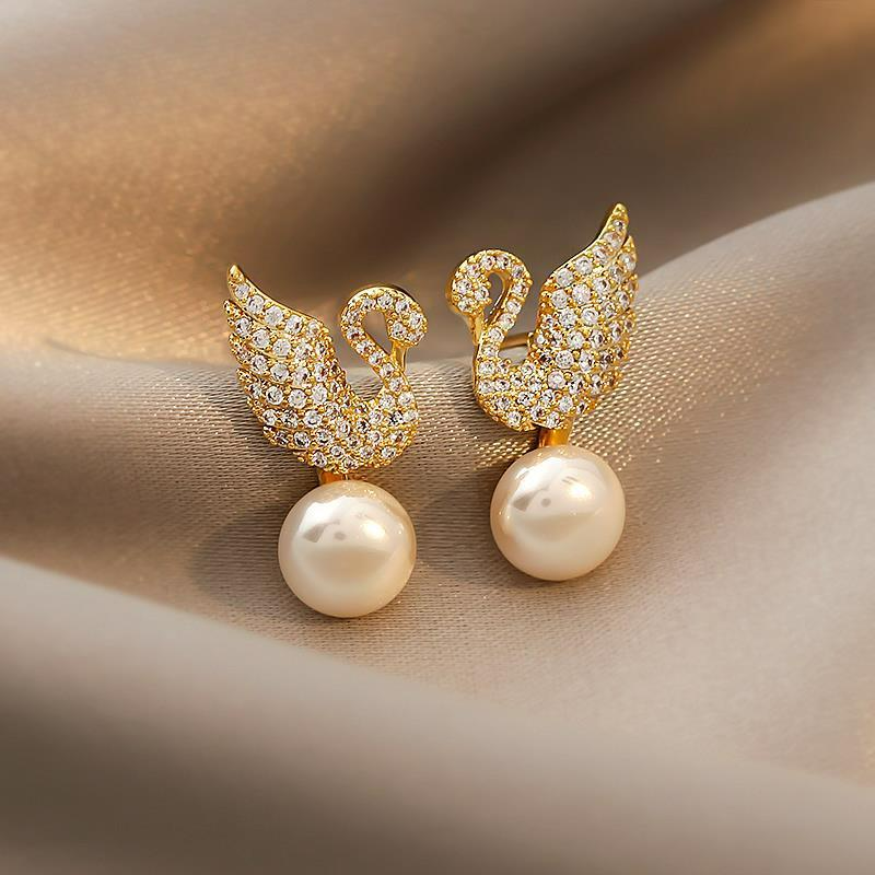 Swan Earrings - Pearl Earrings with Swan