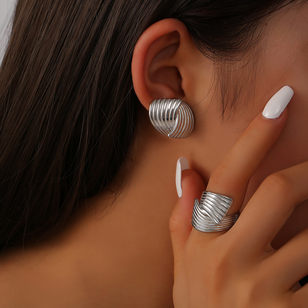Sonia - Golden Waves Earrings