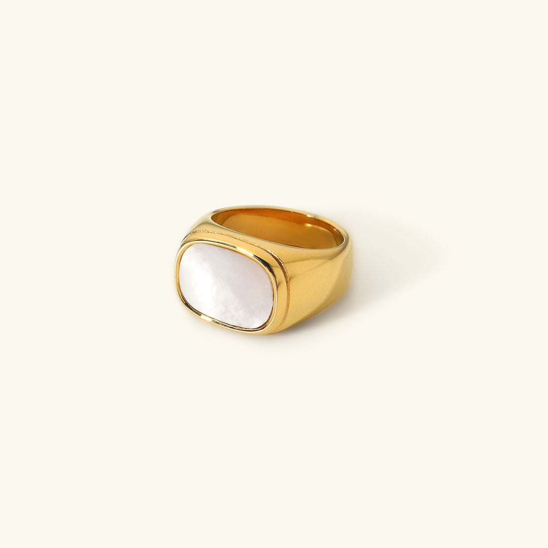 Nova - Gold Ring with Smooth Shell