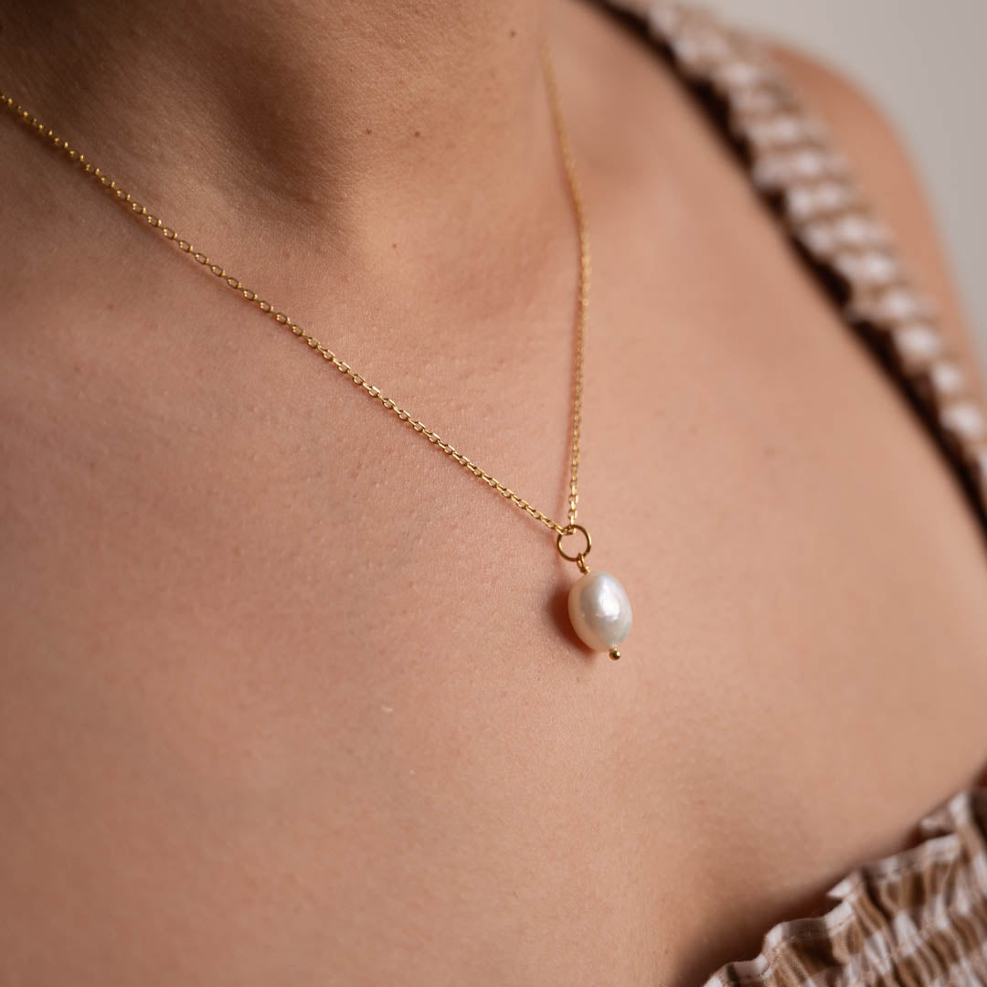 Golden Pearl Chain – Shiny Pearl Pendant