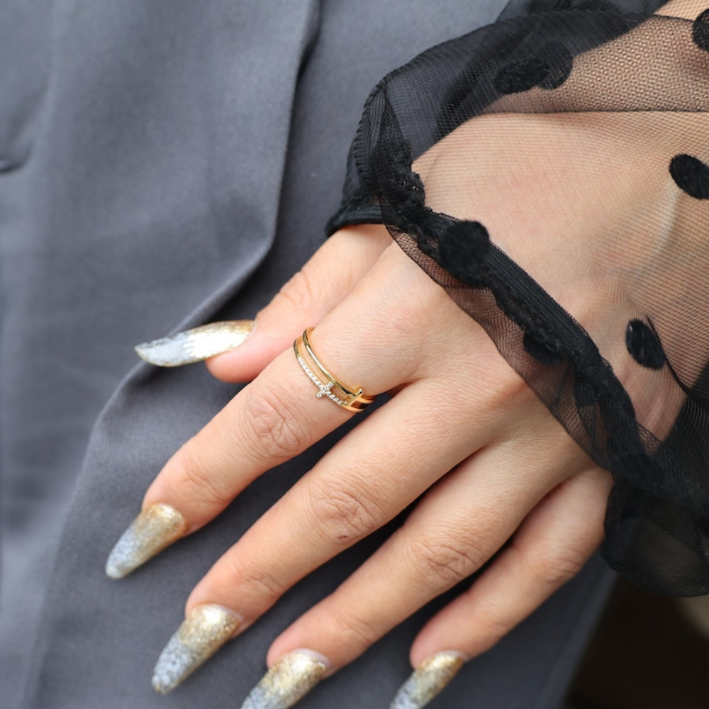 Double Bar - Delicate crisscross ring