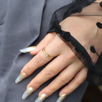 Double Bar - Delicate crisscross ring