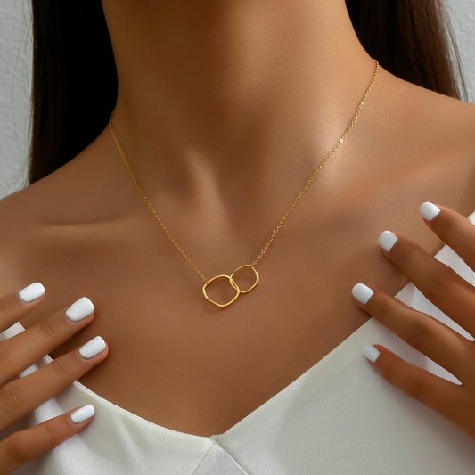 Double Loop Chain – Necklace with Intertwined Pendant