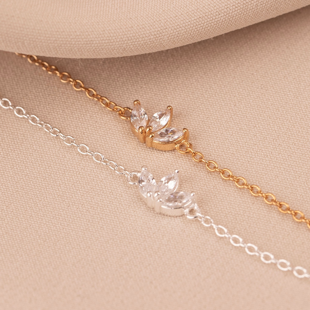 Chain Bracelet with Three Zirconia Flowers