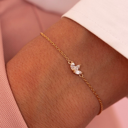 Chain Bracelet with Three Zirconia Flowers