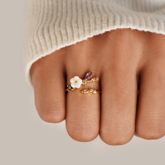 Leah - Gold Ring with White Crystal Flower