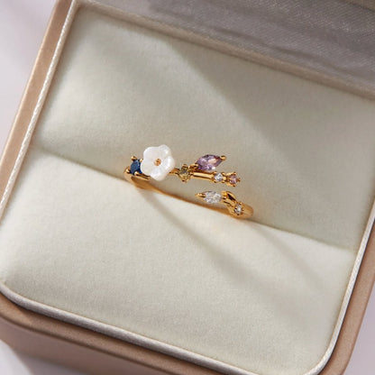 Leah - Gold Ring with White Crystal Flower