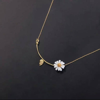 Azadeh - Daisy and Leaf Necklace