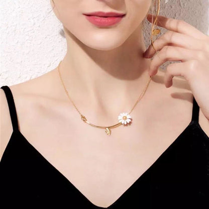 Azadeh - Daisy and Leaf Necklace