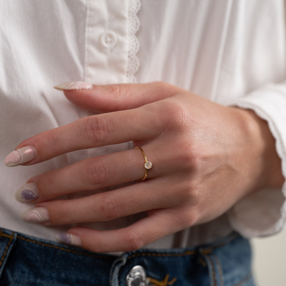 Heba - Gold Ring with Moonstone