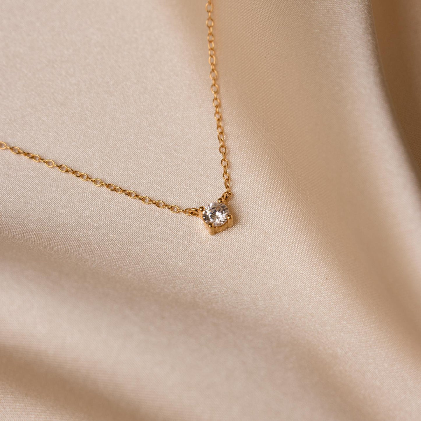 Delicate Diamond Necklace – Stone Inlay Pendant Necklace
