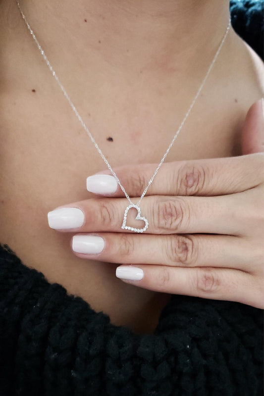 Silver Necklace with Open Heart – Elegant & Timeless