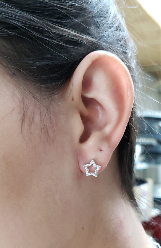 Open Star Stud Earrings – Chic & Timeless