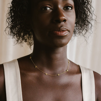 Flower Child Necklace - Daisy Pearl Chain