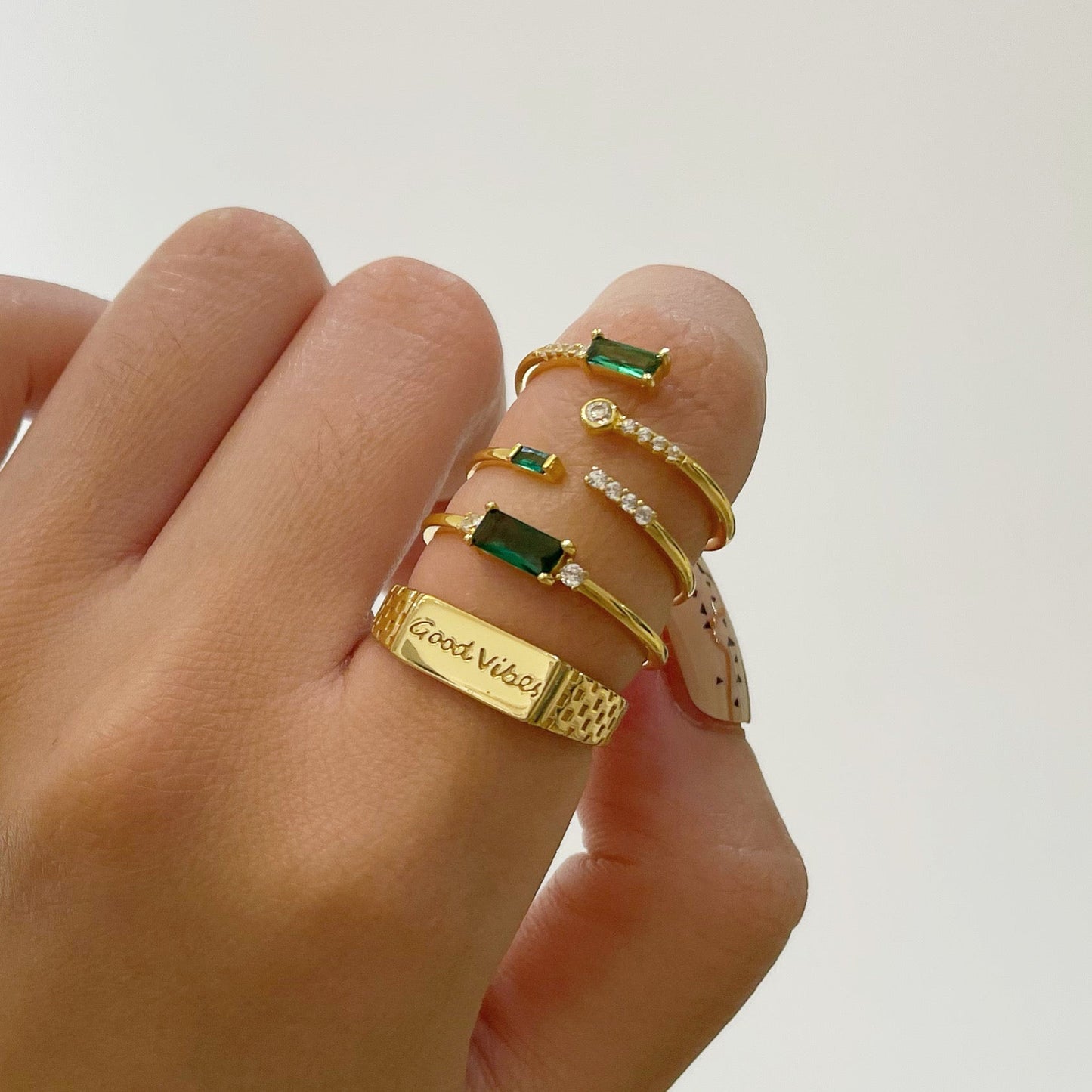 Fen - Delicate Baguette Ring with Green Zirconia