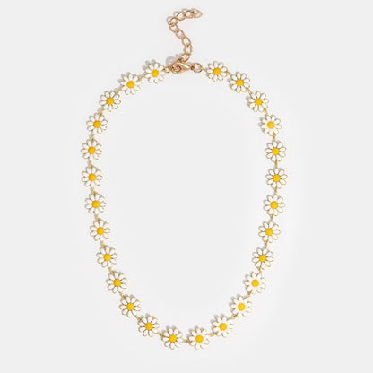 Lilith – White Daisy Necklace